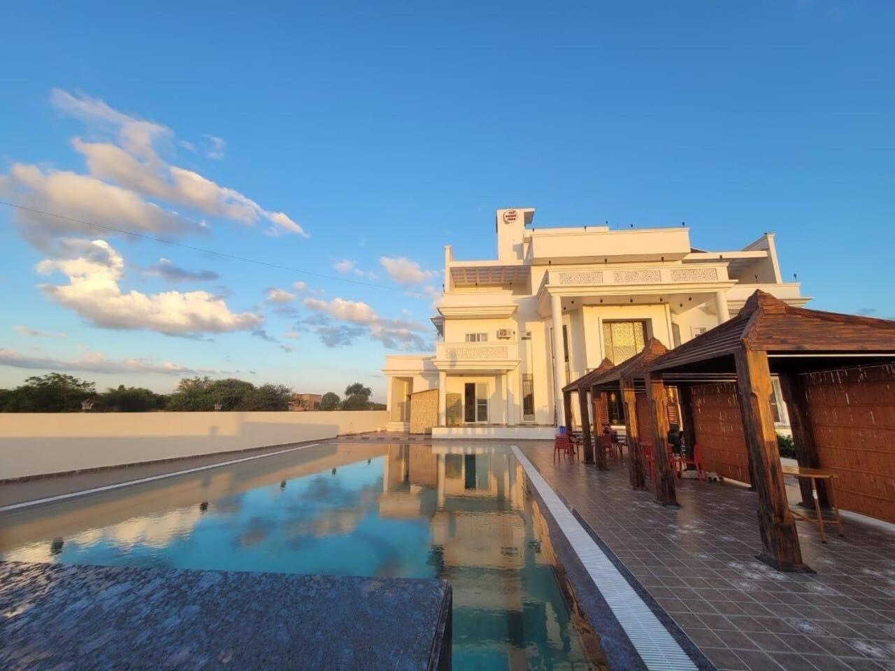 O The Grand Farm Hotel